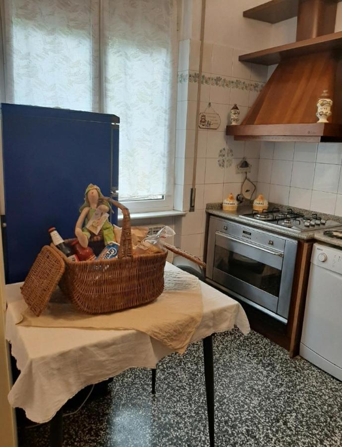 La Tana Dei Conigli Apartment Serra Ricco Luaran gambar